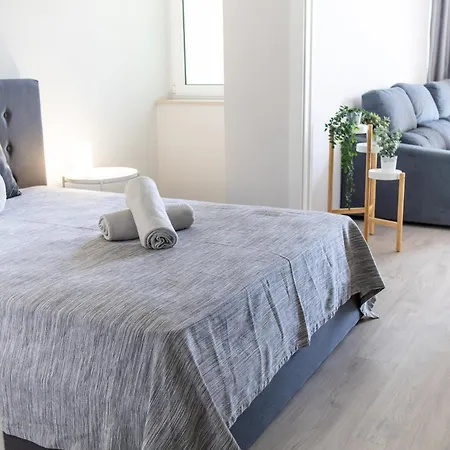 Apartment Tower 1106 *